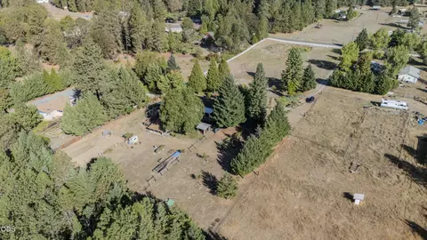 View/Area - 8290 Evans Creek Rd, Rogue River, OR 97537 photo 6 of 7