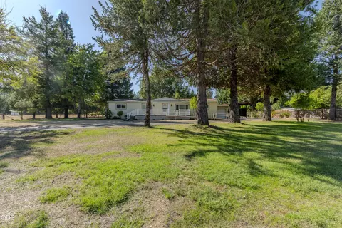 Exterior - 8290 Evans Creek Rd, Rogue River, OR 97537 photo 6 of 14