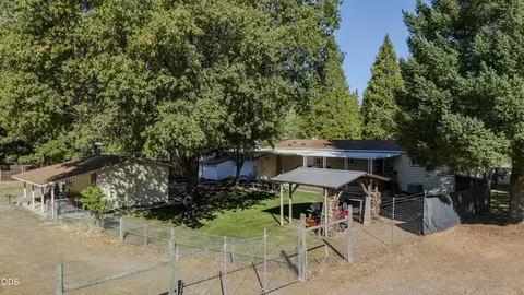 Exterior - 8290 Evans Creek Rd, Rogue River, OR 97537 photo 10 of 14