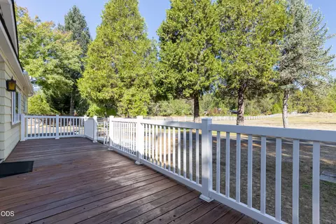 Exterior - 8290 Evans Creek Rd, Rogue River, OR 97537 photo 5 of 14
