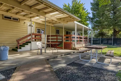 Exterior - 8290 Evans Creek Rd, Rogue River, OR 97537 photo 3 of 14