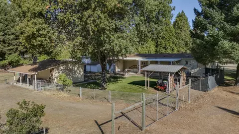 Exterior - 8290 Evans Creek Rd, Rogue River, OR 97537 photo 9 of 14