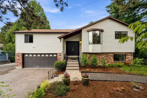 12199 SE Henderson Dr, Portland, OR 97266
