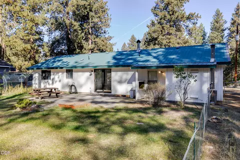 Exterior - 19487 Baker Rd, Bend, OR 97702 photo 5 of 13