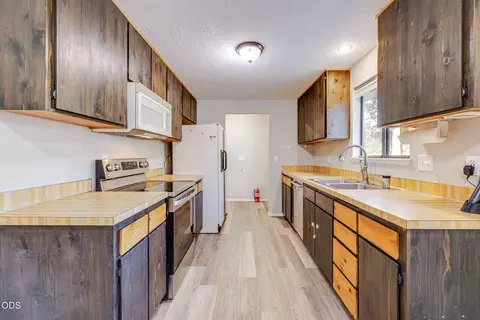 Kitchen - 19487 Baker Rd, Bend, OR 97702 photo 1 of 3