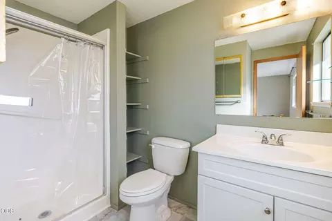 Bath - 19487 Baker Rd, Bend, OR 97702 photo 1 of 4