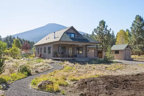 13623 SW Meadow View Dr, Camp Sherman, OR 97730