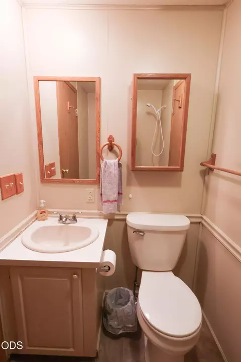 Bath - 110 Mason Rd, Eagle Point, OR 97524 photo 2 of 2