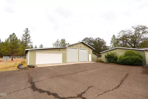 Exterior - 110 Mason Rd, Eagle Point, OR 97524 photo 1 of 4