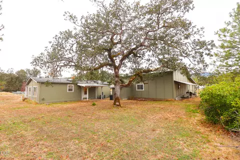Exterior - 110 Mason Rd, Eagle Point, OR 97524 photo 3 of 4