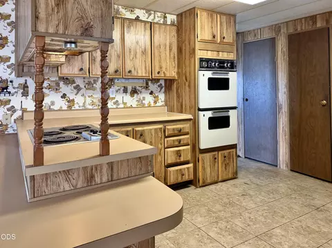 Kitchen - 3592 E Lake Ave, Chiloquin, OR 97624 photo 2 of 4