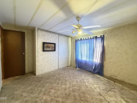 Bedroom - 3592 E Lake Ave, Chiloquin, OR 97624 photo 1 of 4