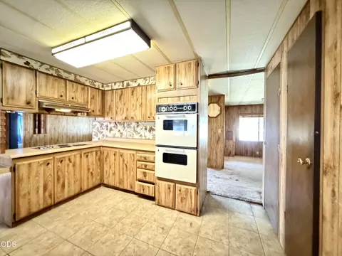 Kitchen - 3592 E Lake Ave, Chiloquin, OR 97624 photo 3 of 4