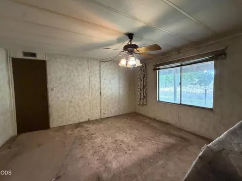Living - 3592 E Lake Ave, Chiloquin, OR 97624 photo 4 of 4