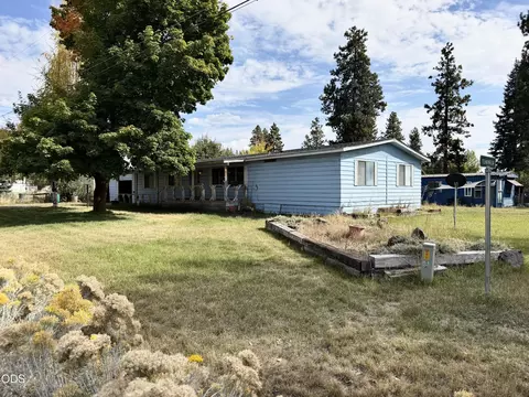 Exterior - 3592 E Lake Ave, Chiloquin, OR 97624 photo 3 of 5