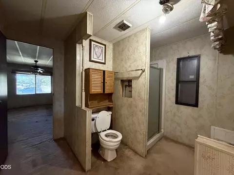 Bath - 3592 E Lake Ave, Chiloquin, OR 97624 photo 3 of 3