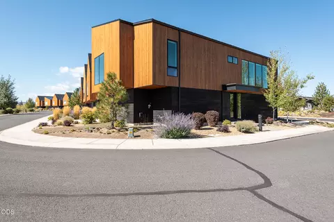 Exterior - 19332 Outrider Loop, Bend, OR 97702 photo 6 of 7
