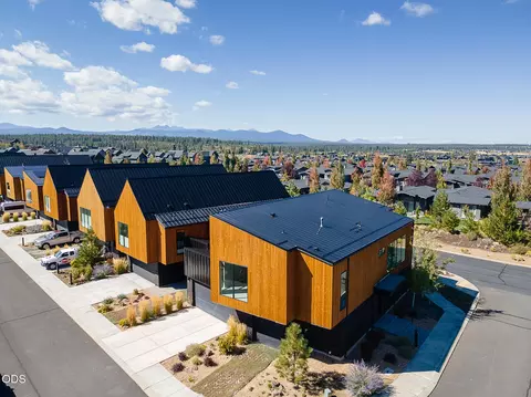 View/Area - 19332 Outrider Loop, Bend, OR 97702 photo 2 of 4