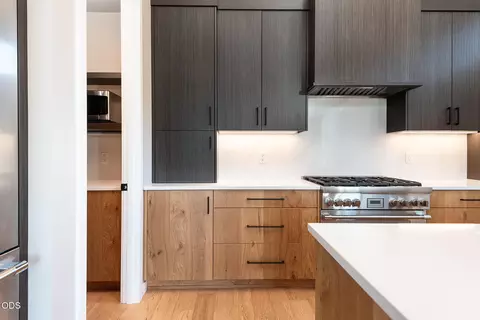 Kitchen - 19332 Outrider Loop, Bend, OR 97702 photo 5 of 6