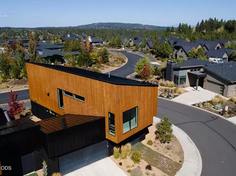 View/Area - 19332 Outrider Loop, Bend, OR 97702 photo 3 of 4