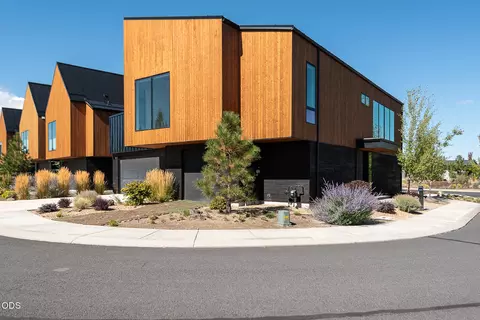 Exterior - 19332 Outrider Loop, Bend, OR 97702 photo 2 of 7