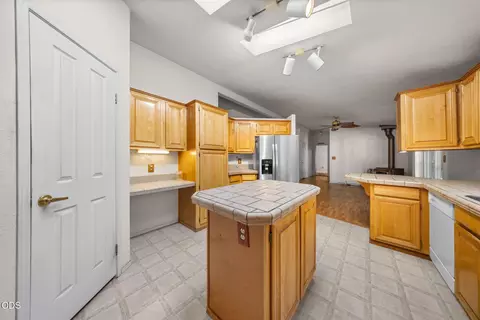 Kitchen - 52747 Ammon Rd, La Pine, OR 97739 photo 3 of 3