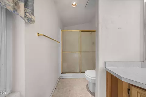 Bath - 52747 Ammon Rd, La Pine, OR 97739 photo 4 of 4