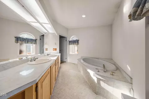 Bath - 52747 Ammon Rd, La Pine, OR 97739 photo 3 of 4