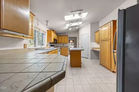 Kitchen - 52747 Ammon Rd, La Pine, OR 97739 photo 1 of 3