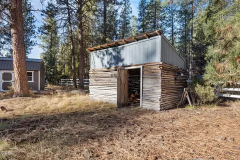 Exterior - 52747 Ammon Rd, La Pine, OR 97739 photo 6 of 13