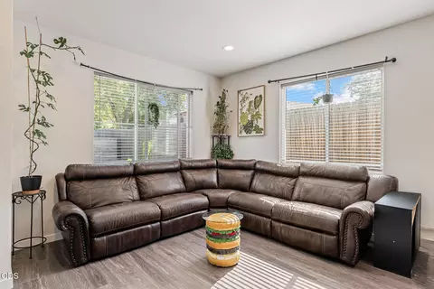 Living - 400 Oak St, Phoenix, OR 97535 photo 1 of 1