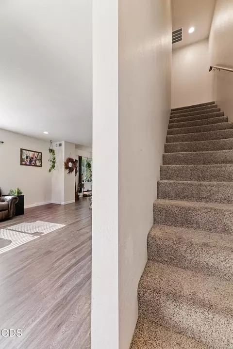 Entry Way - 400 Oak St, Phoenix, OR 97535 photo 2 of 2