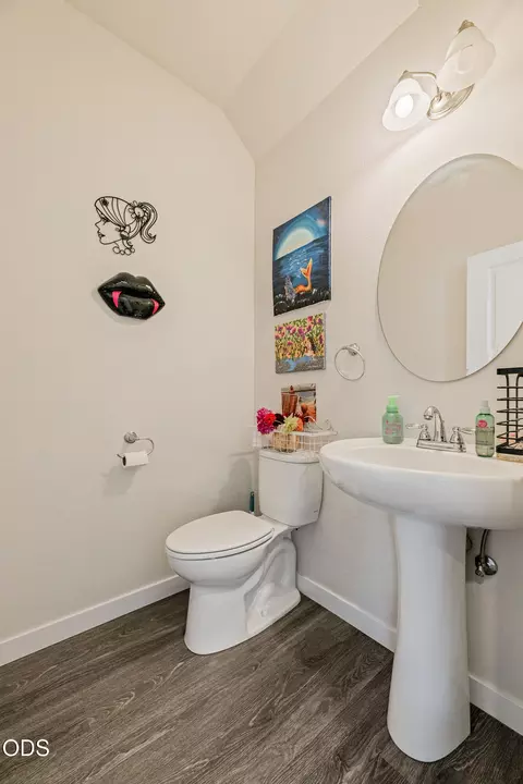 Bath - 400 Oak St, Phoenix, OR 97535 photo 3 of 3