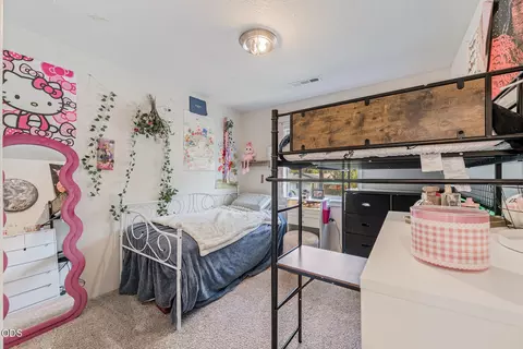 Bedroom - 400 Oak St, Phoenix, OR 97535 photo 2 of 3