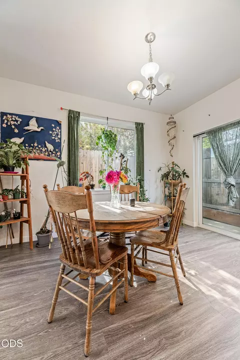 Dining - 400 Oak St, Phoenix, OR 97535 photo 2 of 2