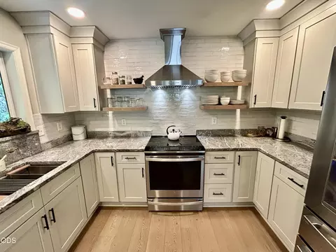 Kitchen - 8129 Thompson Creek Rd, Applegate, OR 97530 photo 2 of 2