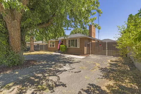 4225 Summers Ln, Klamath Falls, OR 97603