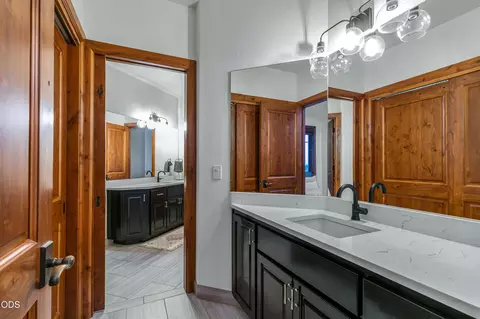 Bath - 22155 Rickard Rd, Bend, OR 97702 photo 3 of 5