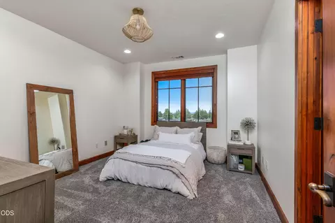 Bedroom - 22155 Rickard Rd, Bend, OR 97702 photo 3 of 7