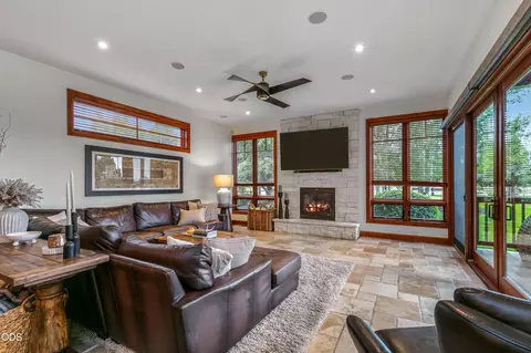 Living - 22155 Rickard Rd, Bend, OR 97702 photo 3 of 3