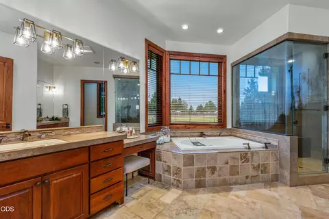 Bath - 22155 Rickard Rd, Bend, OR 97702 photo 1 of 5