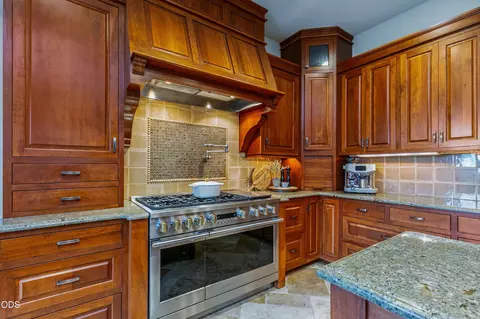 Kitchen - 22155 Rickard Rd, Bend, OR 97702 photo 3 of 5