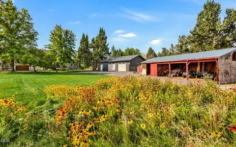 Exterior - 64160 Pioneer Loop, Bend, OR 97701 photo 5 of 11