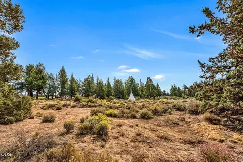 Exterior - 64160 Pioneer Loop, Bend, OR 97701 photo 10 of 11