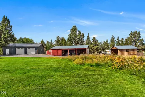 Exterior - 64160 Pioneer Loop, Bend, OR 97701 photo 6 of 11
