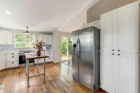 Kitchen - 64160 Pioneer Loop, Bend, OR 97701 photo 3 of 3