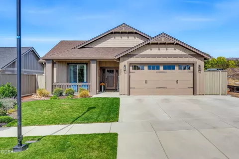 3977 Wyoming Ln, Medford, OR 97504