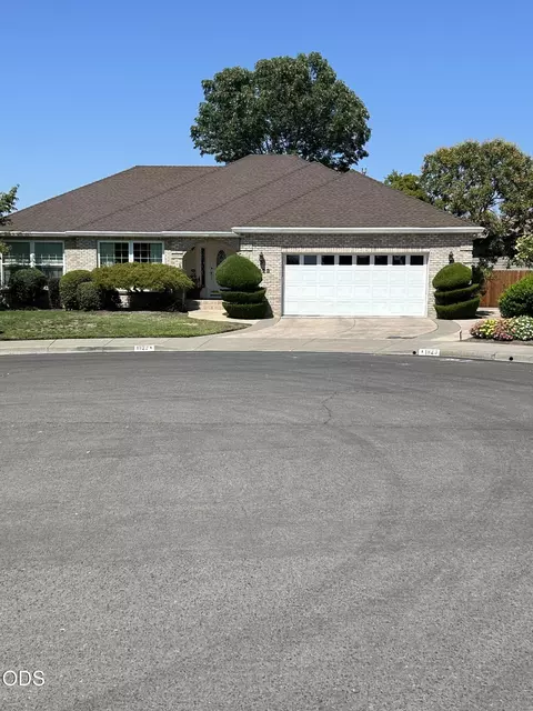 1823 Silvercrest Ct, Medford, OR 97504