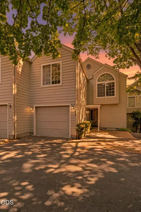 444 Lori Ln, Ashland, OR 97520