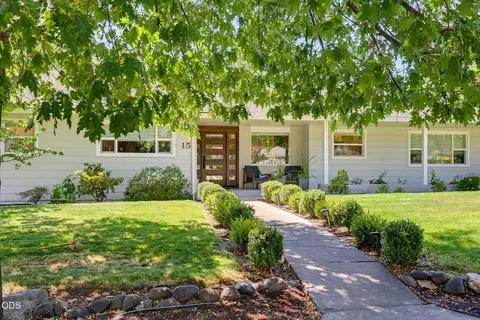 15 N Groveland Ave, Medford, OR 97504